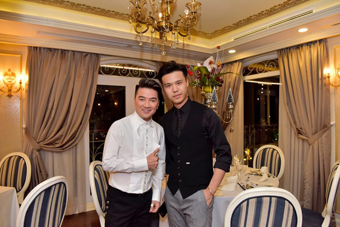 Hoài Lâm và bạn gái đón Giáng sinh trên du thuyền 3 triệu USD